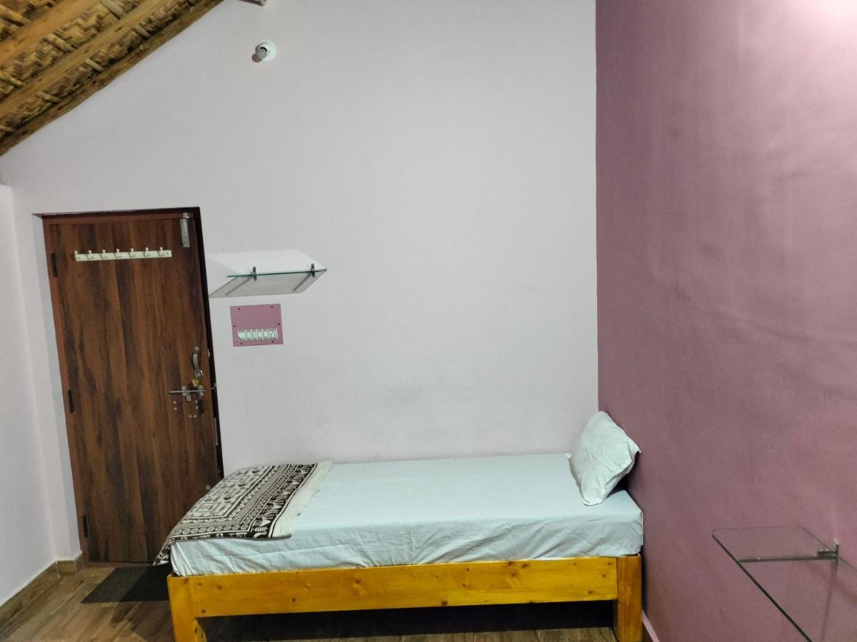 Prajwal Home Stay Hampi Exterior photo